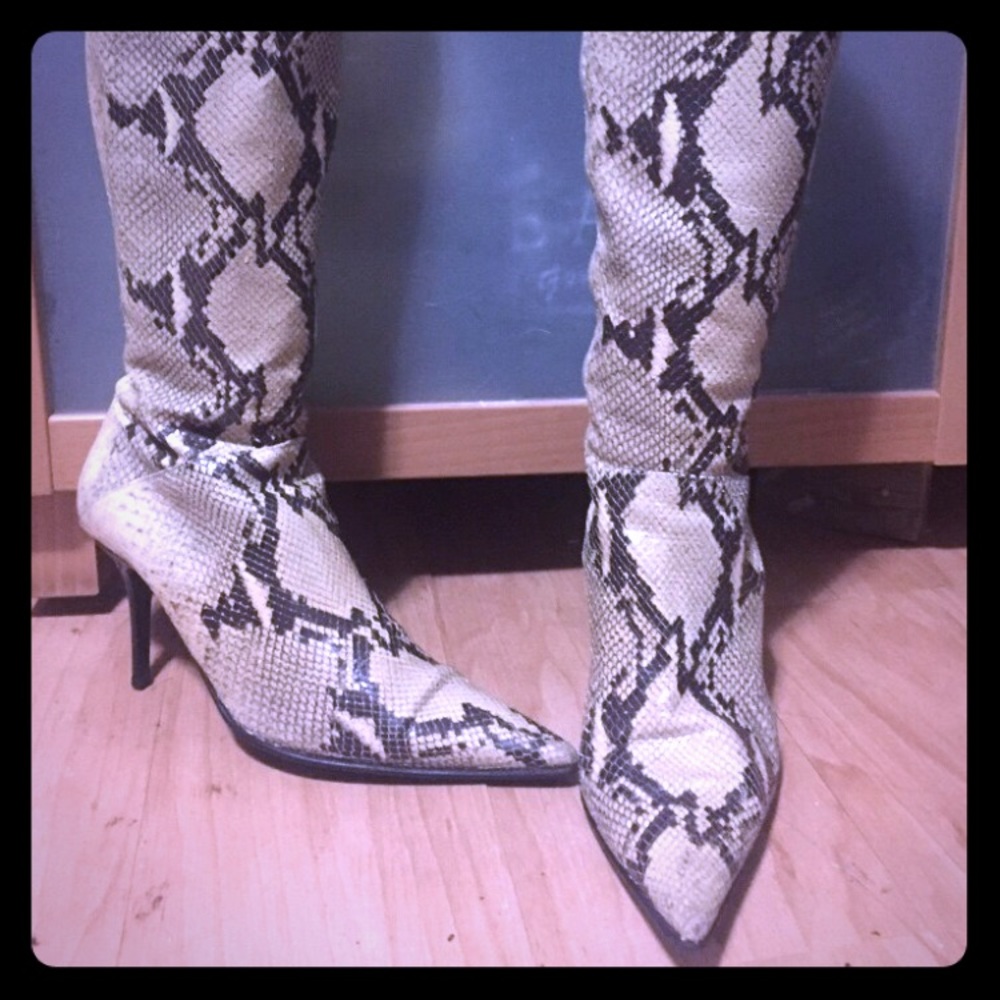 B2/ Browns Snake skin Leather Boots